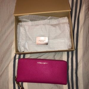michael kors wallet NWOT